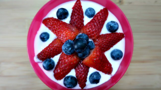 Keto Yogurt Breakfast Bowl - an easy low carb yoghurt breakfast idea